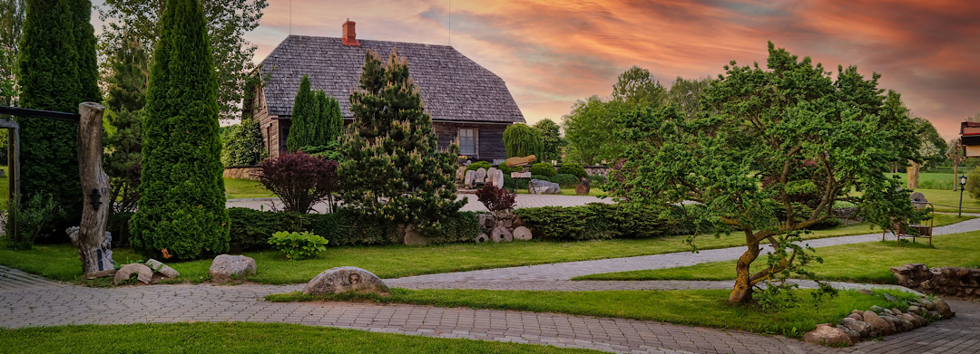 Creating Outdoor Living Spaces in Castle Rock: Enhancing Home Functionality and Aesthetic